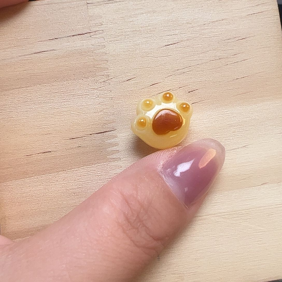 琥珀裸石未镶嵌气****?