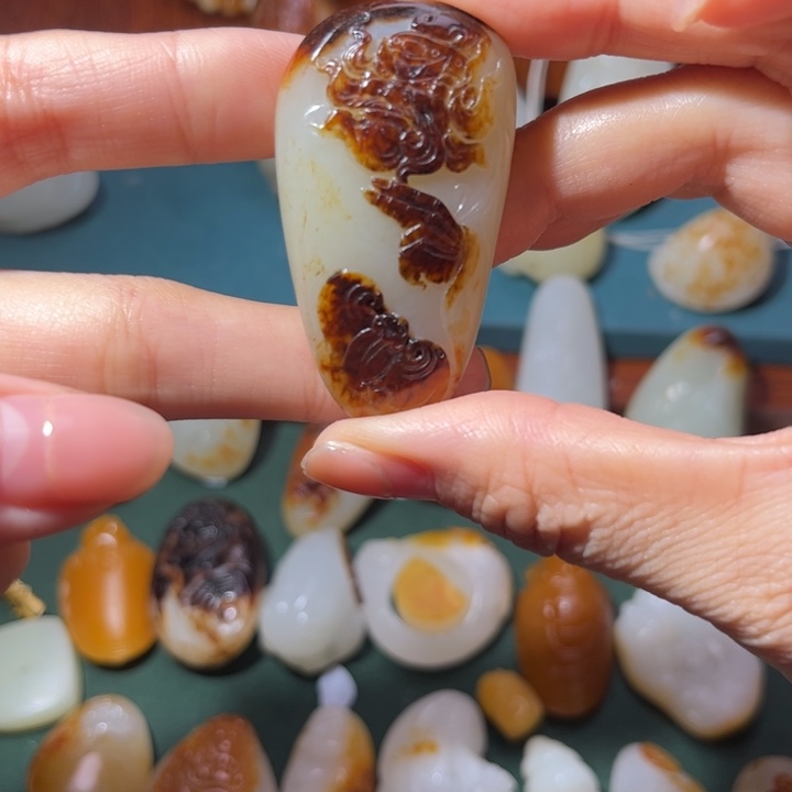 马***春和田玉未镶嵌颈饰