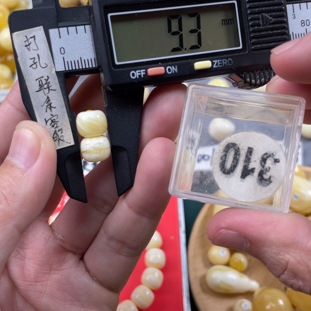 蜜蜡珠宝奇石未镶嵌