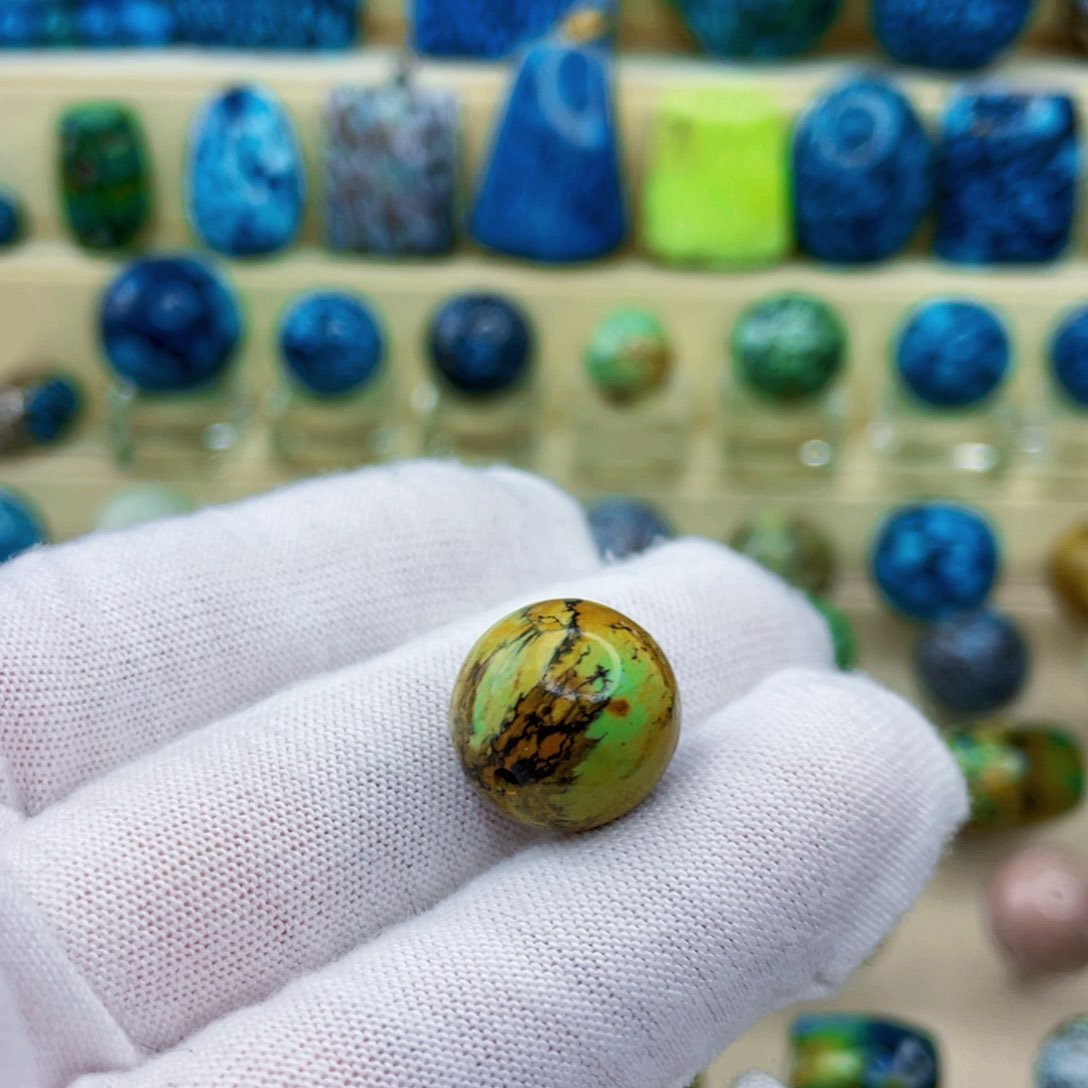 未镶嵌绿松石颈饰