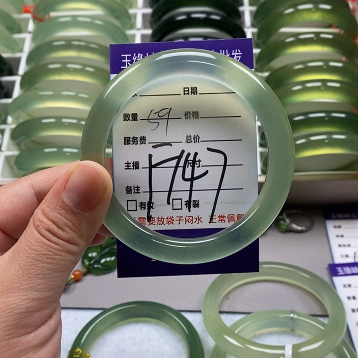 蛇纹石玉手镯未镶嵌?****甜