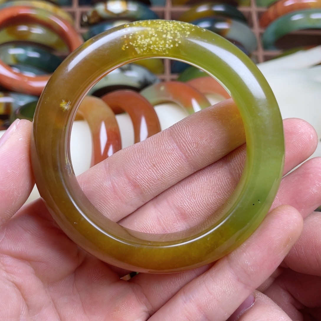 蛇纹石玉未镶嵌手镯