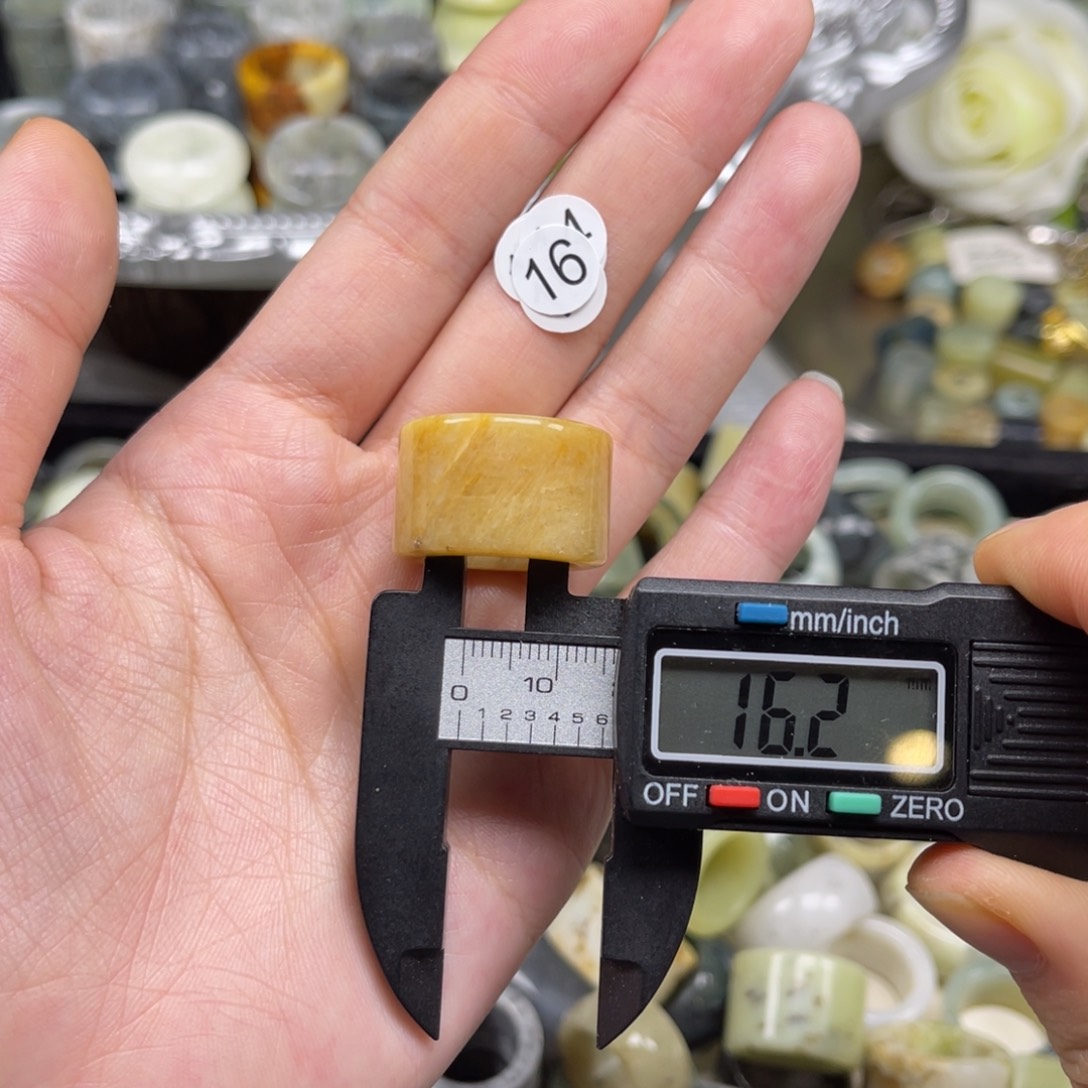 蛇纹石玉未镶嵌戒指