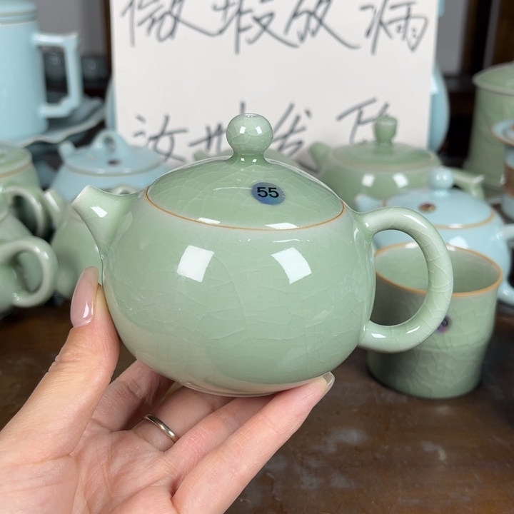 开***️55号微瑕豆绿西施壶