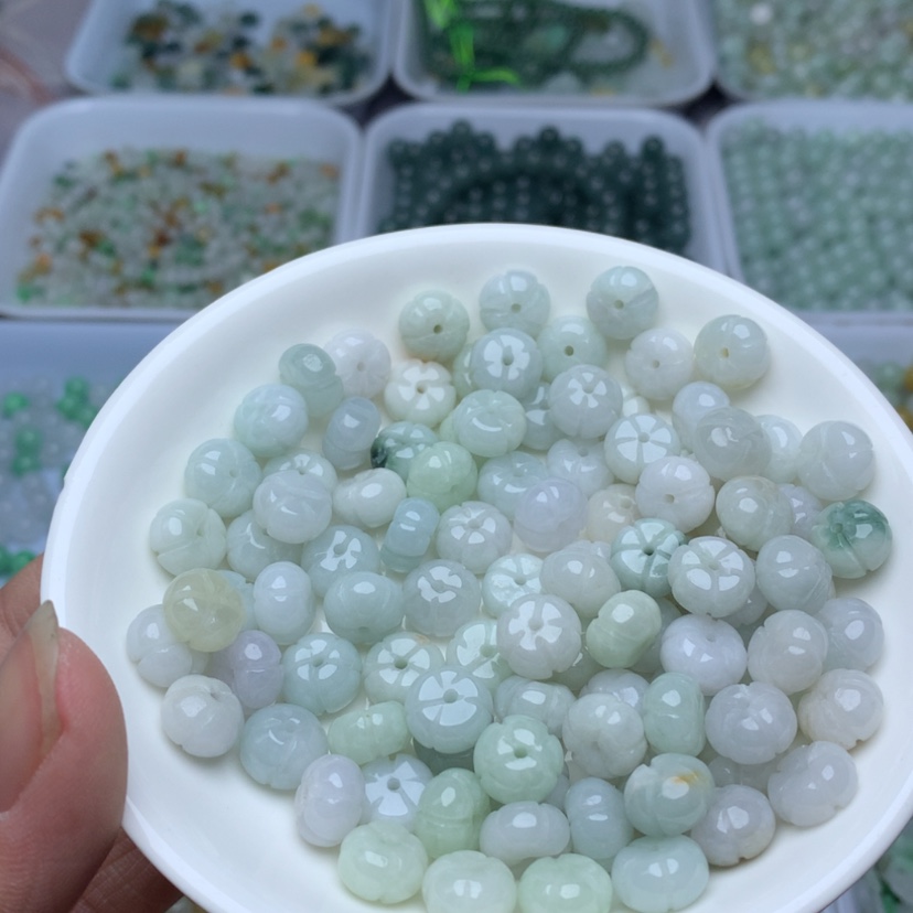 【闪购商品】翡翠手链未镶嵌卡6x9mm绿白南瓜珠20颗