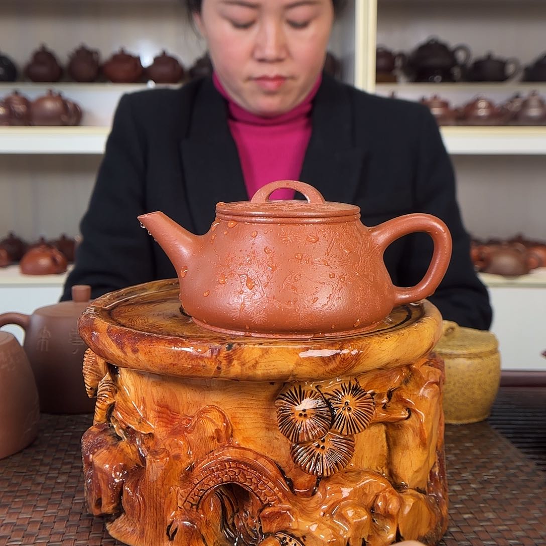 紫砂茶壶冯圆秀老师。朱泥