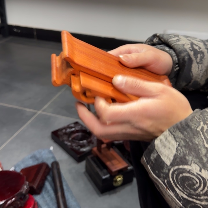 橄榄核摆件红木工艺品底座等