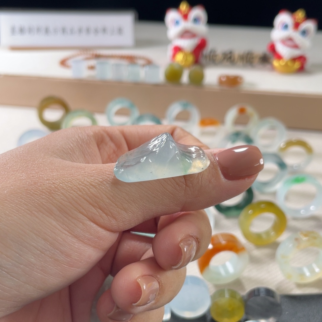定制翡翠未镶嵌冰山