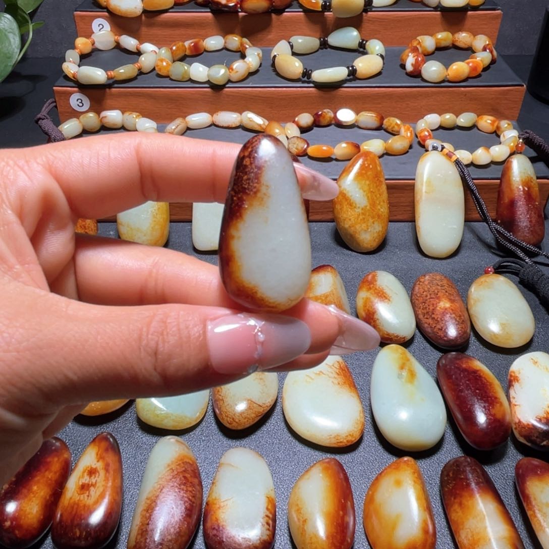 颈饰未镶嵌和田玉雪*