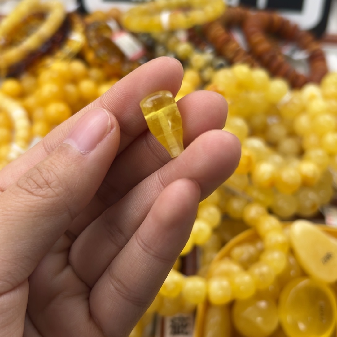 琥珀珠宝奇石未镶嵌