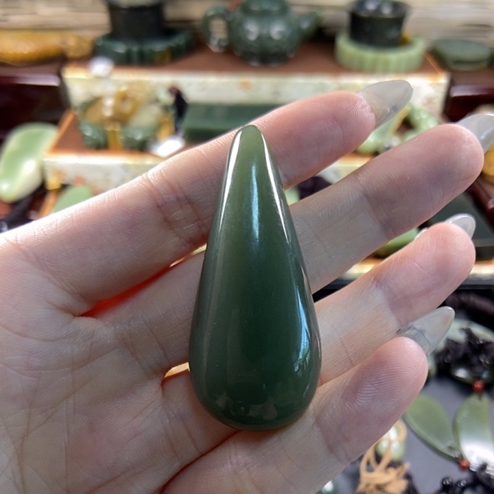 透闪石质玉未镶嵌颈饰朕***，