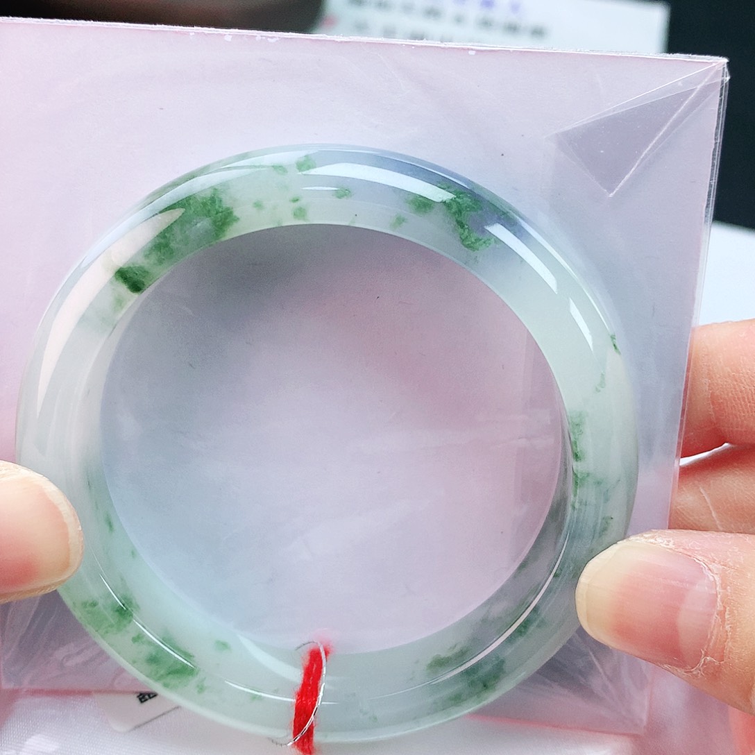 翡翠手镯未镶嵌54圈