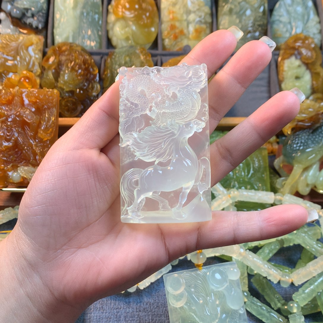 仰***风蛇纹石玉未镶嵌颈饰