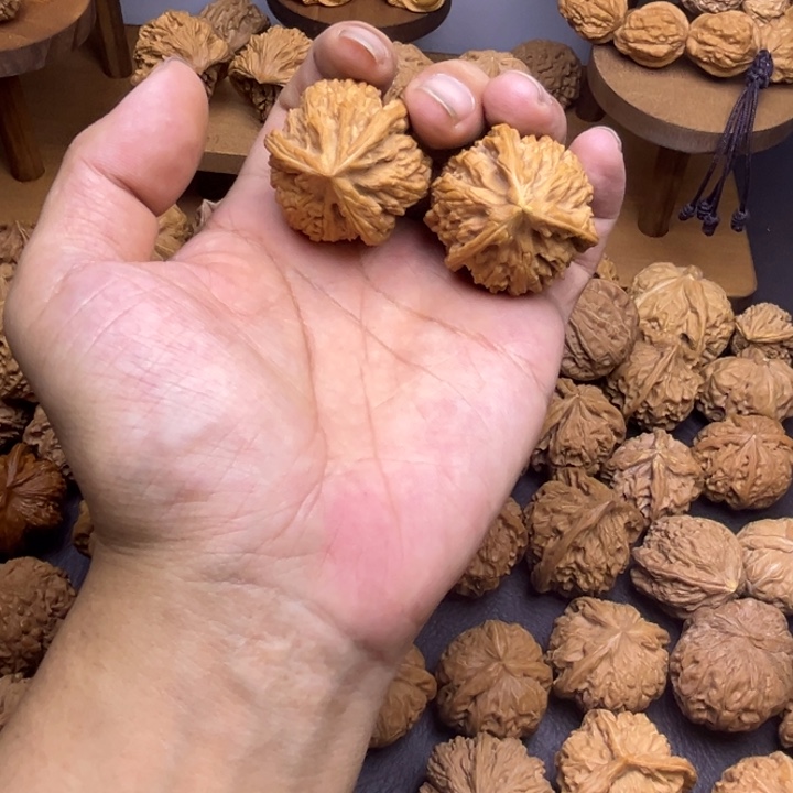 大***饼桃核吊坠文山三棱有黄