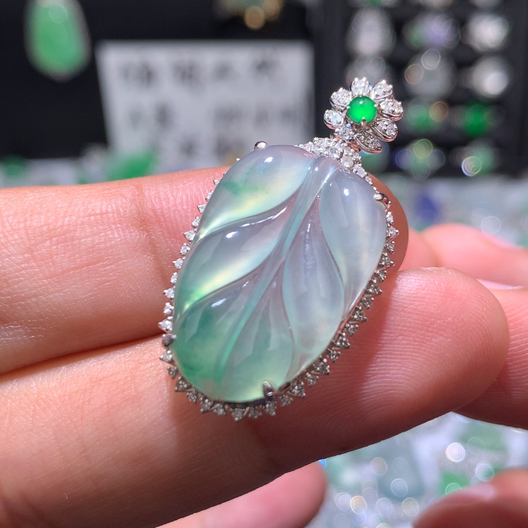 翡翠18K金镶嵌吊坠(赠链)