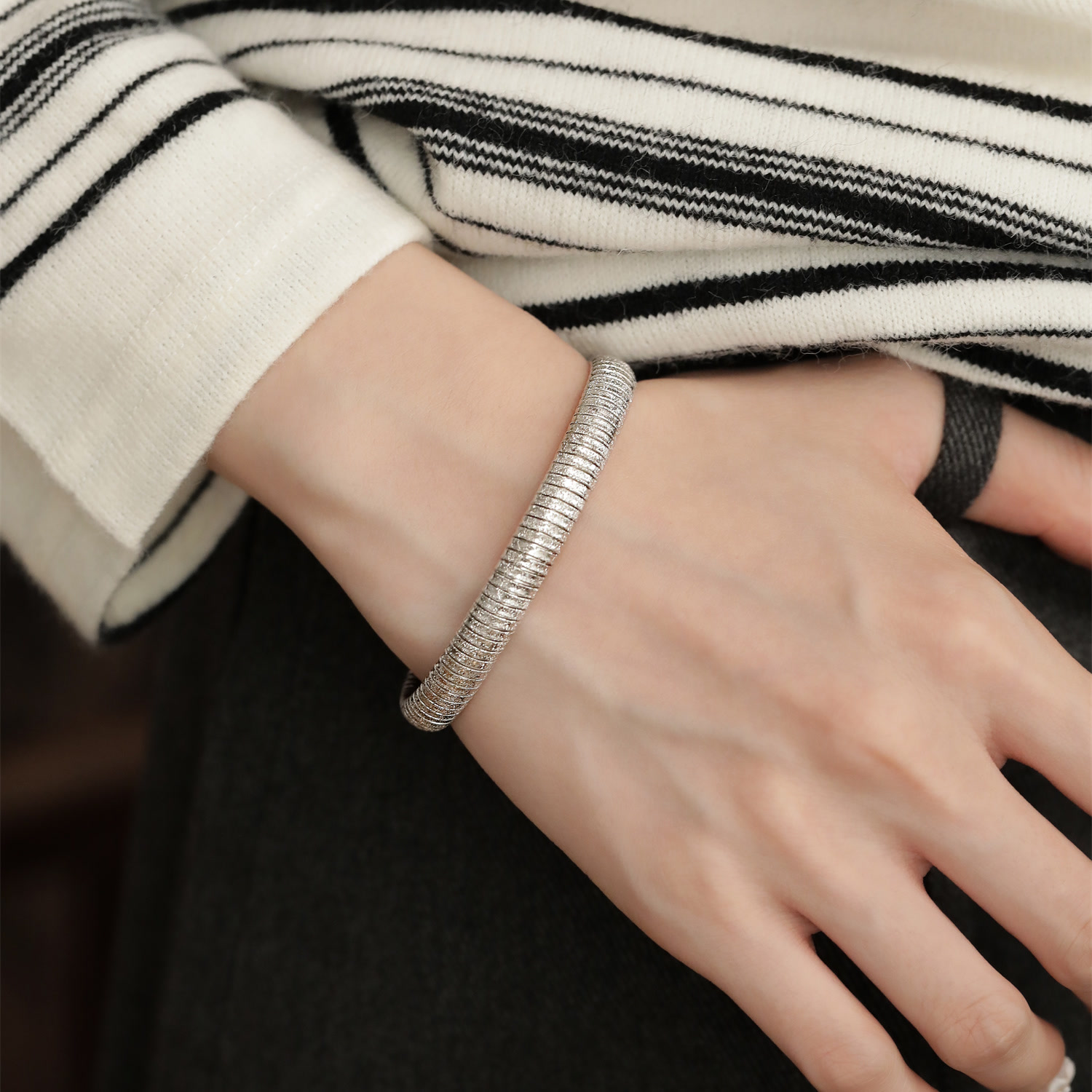 925银手镯 S11966 精工车花蛇骨开口手镯时尚个性可调节纯手工