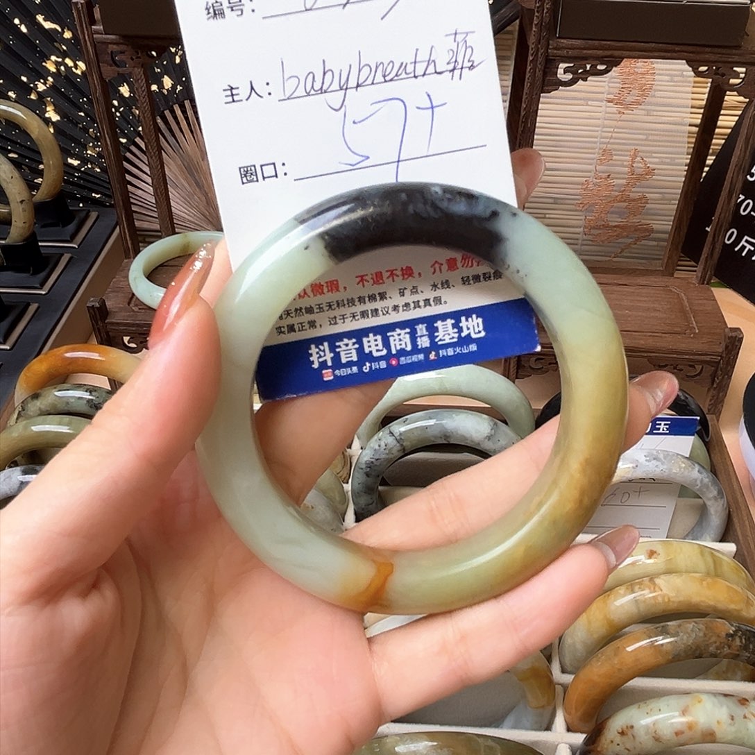 蛇纹石玉手镯合金b****?