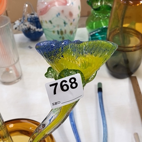 琉璃花瓶高45厘米宽9厘米