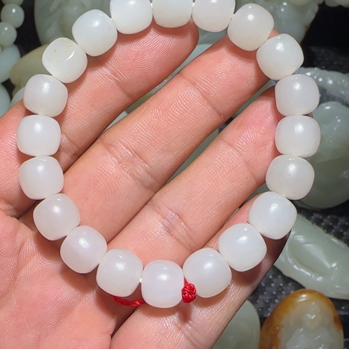 我***年和田玉未镶嵌颈饰