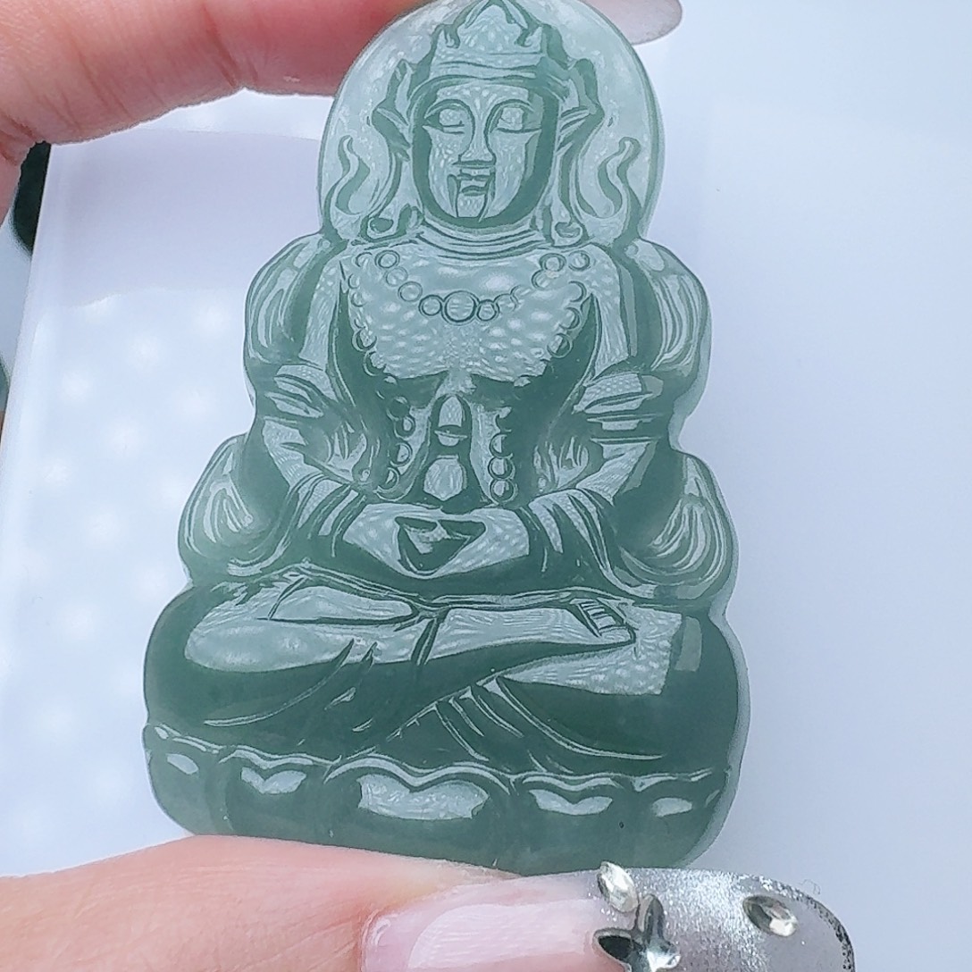 翡翠未镶嵌颈饰多样性发其一