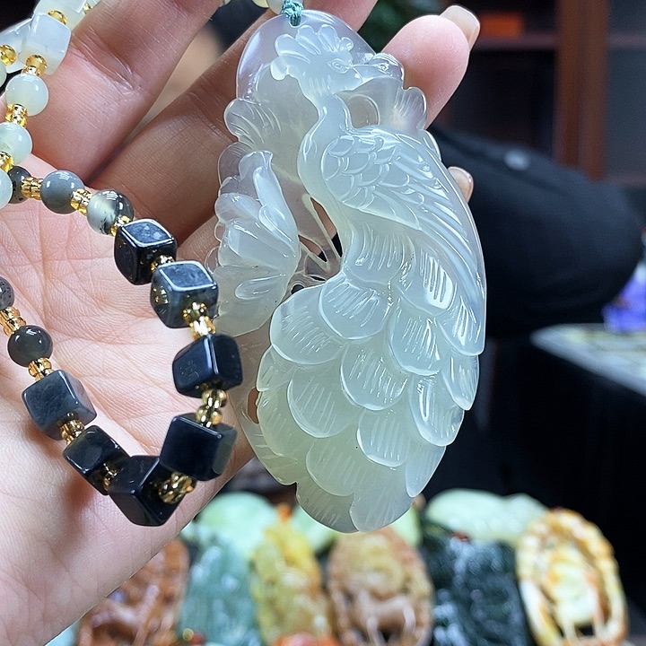 蛇纹石玉吊坠未镶嵌