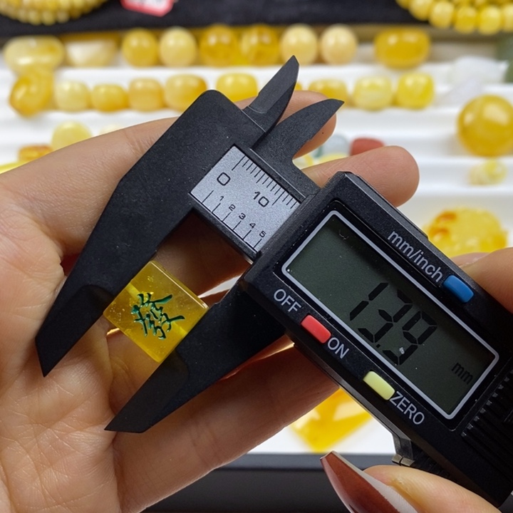 蜜蜡裸石未镶嵌微瑕