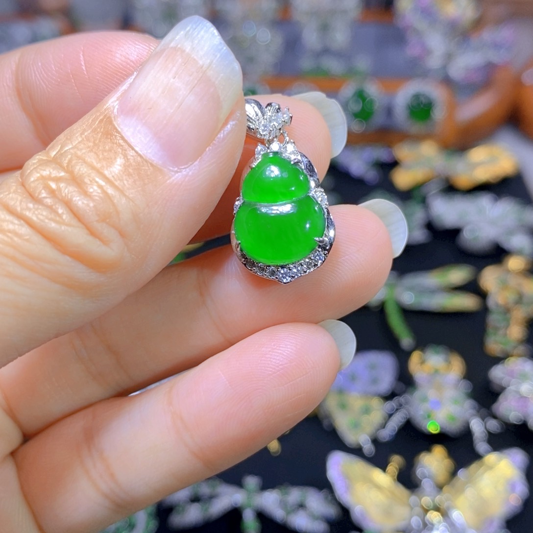 翡翠颈饰银S925镶嵌天然翡翠
