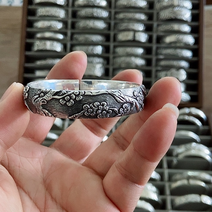 无足银暗**月银春报喜