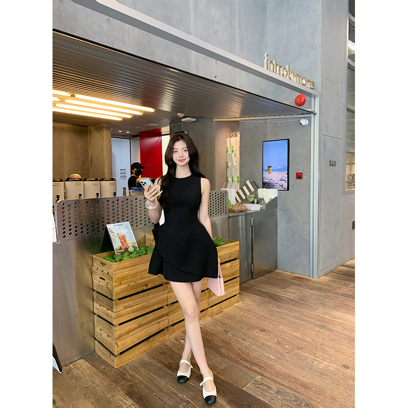王少女的店 黑色圆领无袖洋气连衣裙夏季气质修身长裙 L34429S52