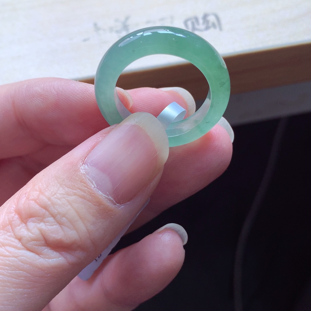 翡翠颈饰未镶嵌吊坠