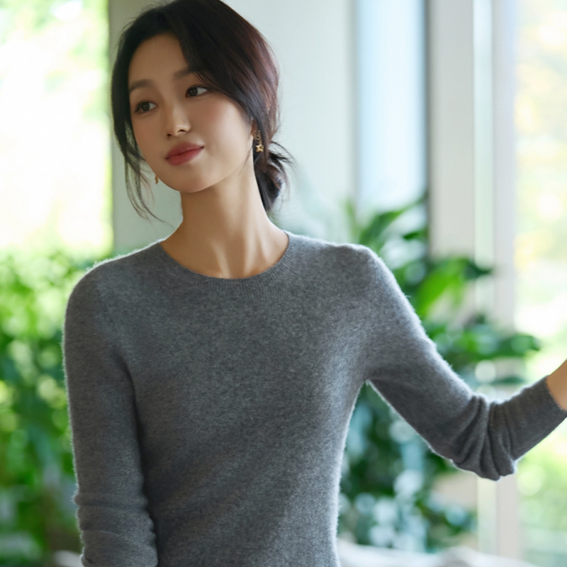 一线成衣圆领纯羊毛衫女长袖针织打底衫修身显瘦套头减龄百搭毛衣