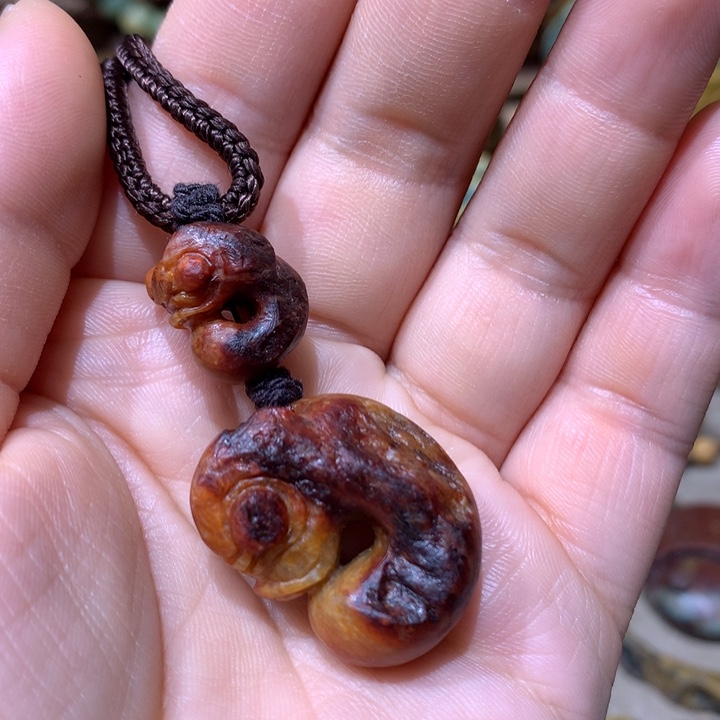 未镶嵌岫岩河磨玉（透闪石质玉）把件放*