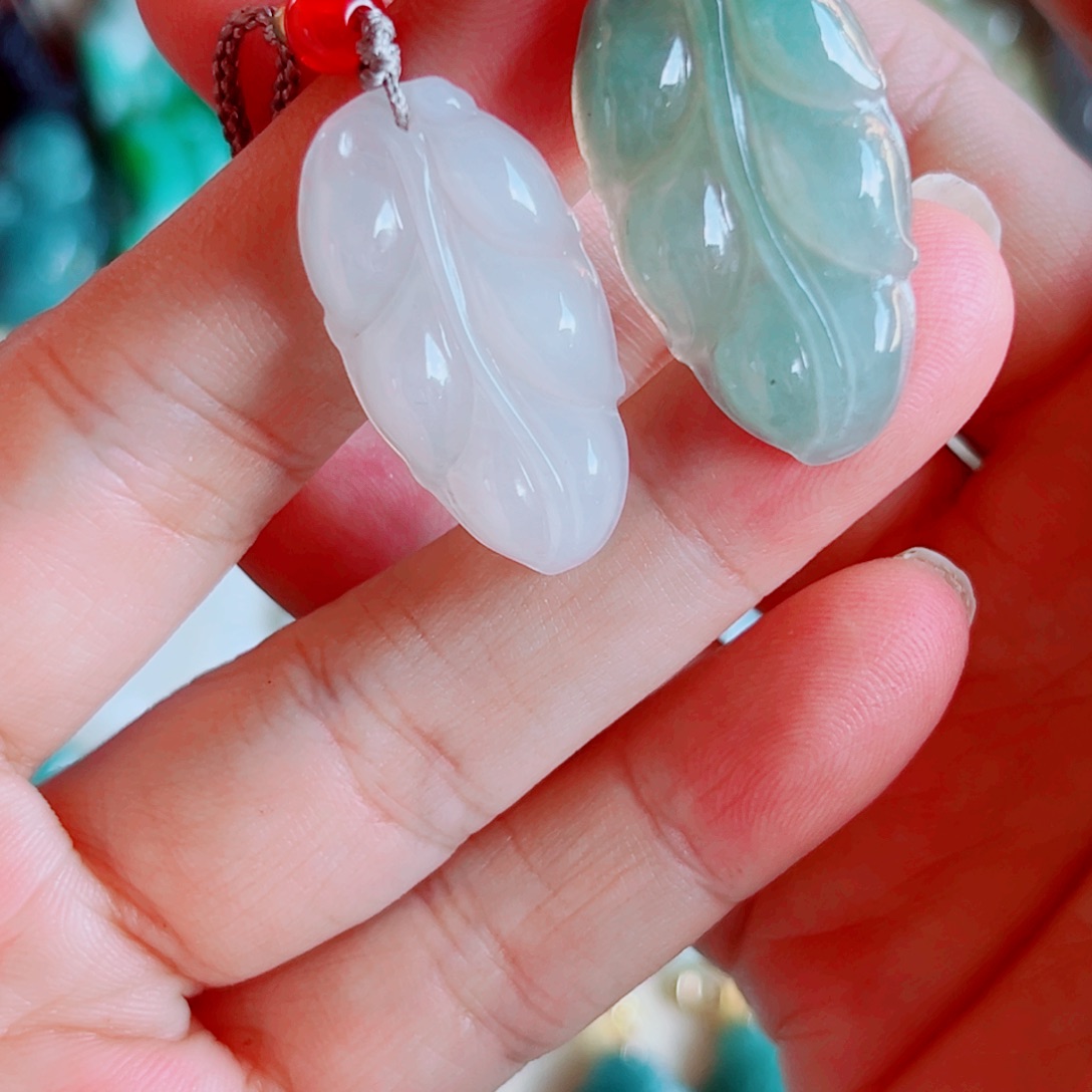 翡翠未镶嵌颈饰在