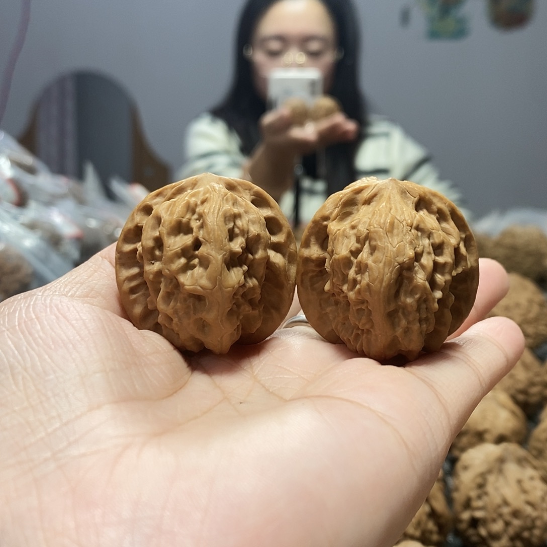 吊坠桃核野 狼 37