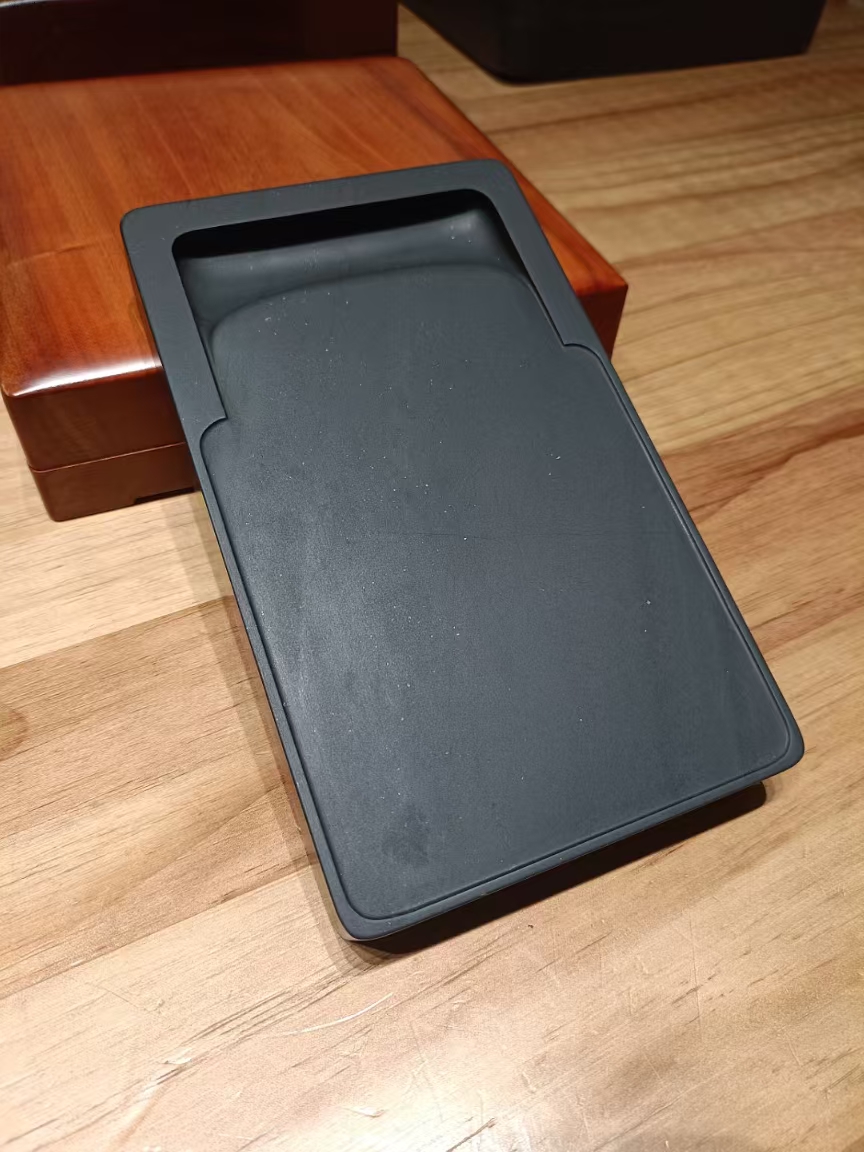 金星坑纯黑龙尾，20.3-12-2.5厘米。