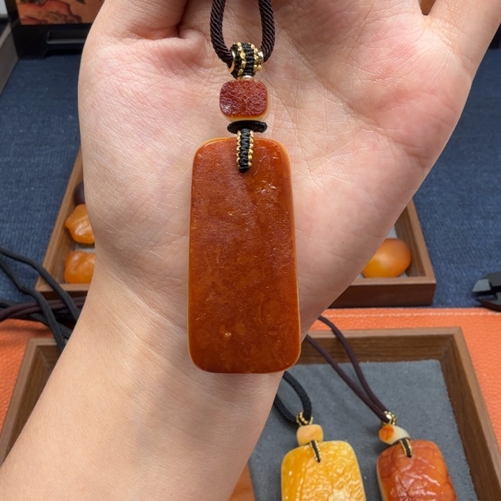 蜜蜡未镶嵌吊坠(赠链)