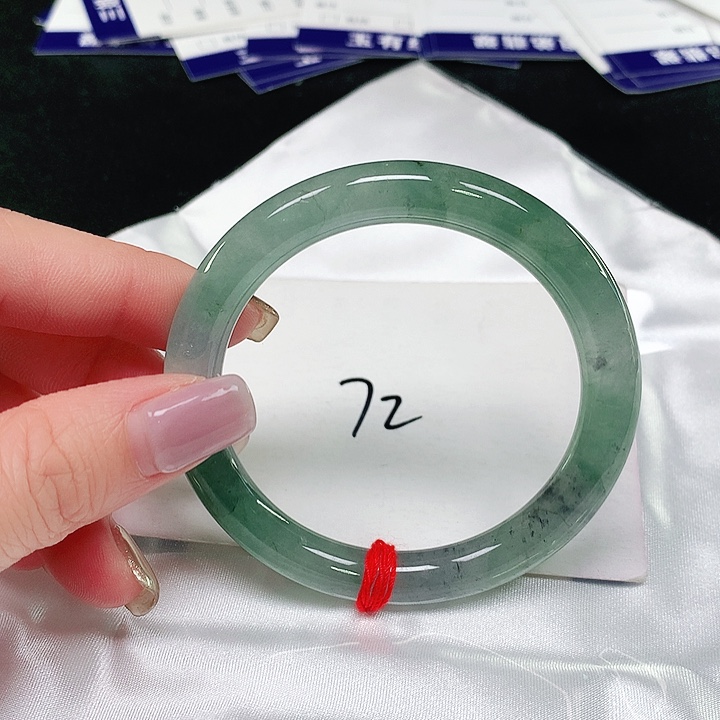 翡翠手镯（圆镯）未镶嵌