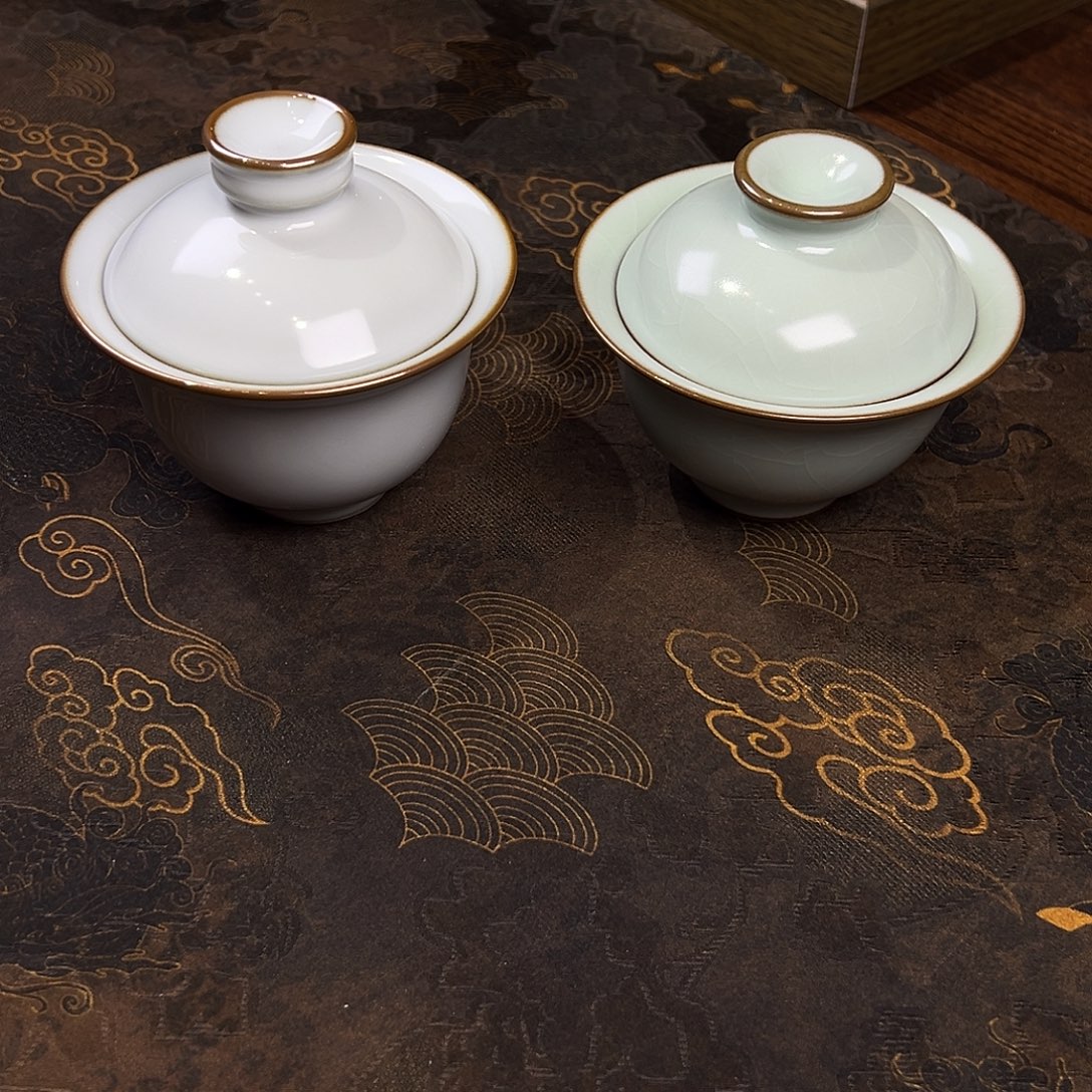 月白岩茶盖碗开片