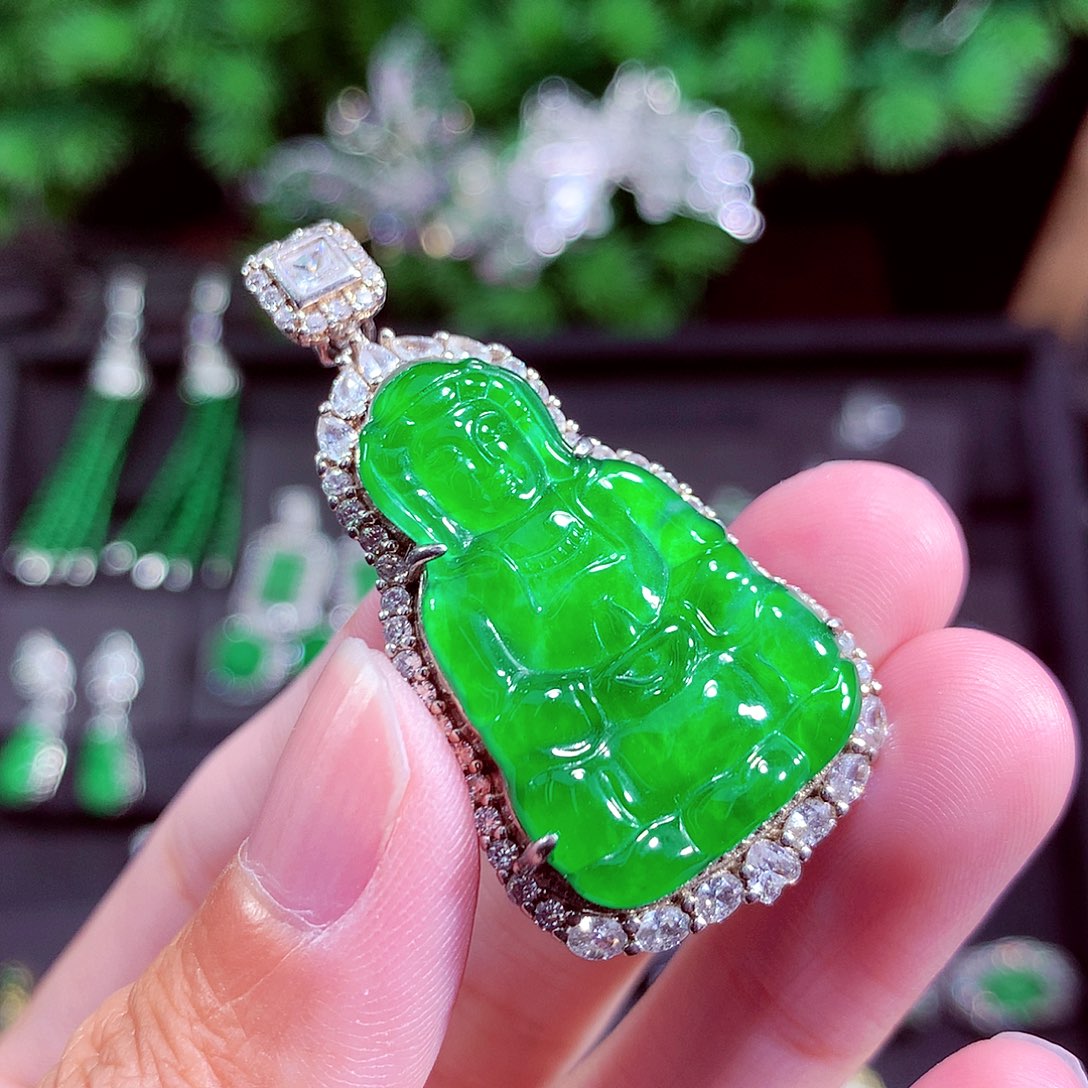 颈饰未镶嵌翡翠天然