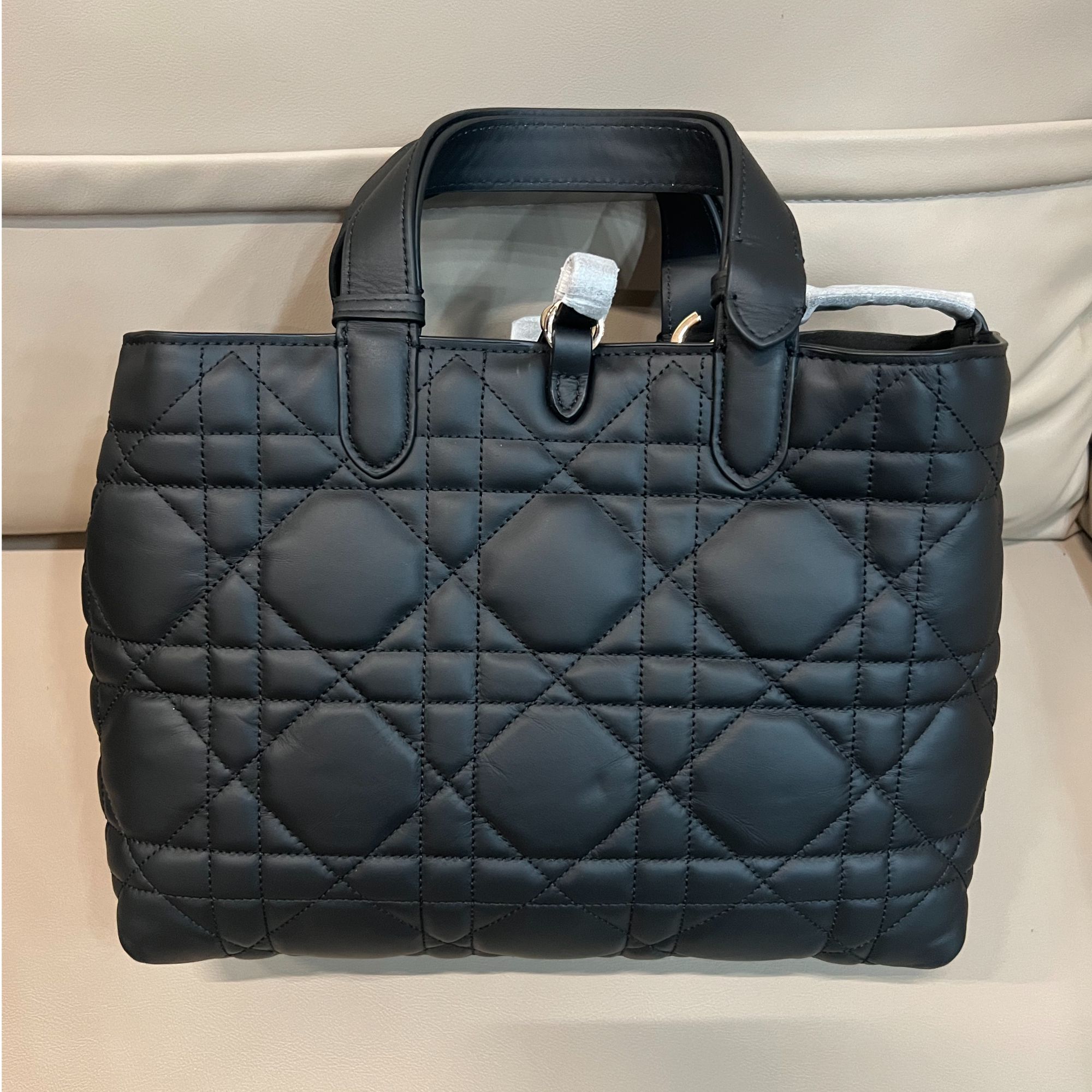 A057轻奢真皮时尚百搭经典抽绳单肩手提包 D112-黑色 中号