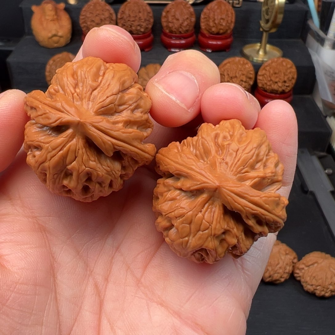 文玩核桃吊坠36红锦鲤