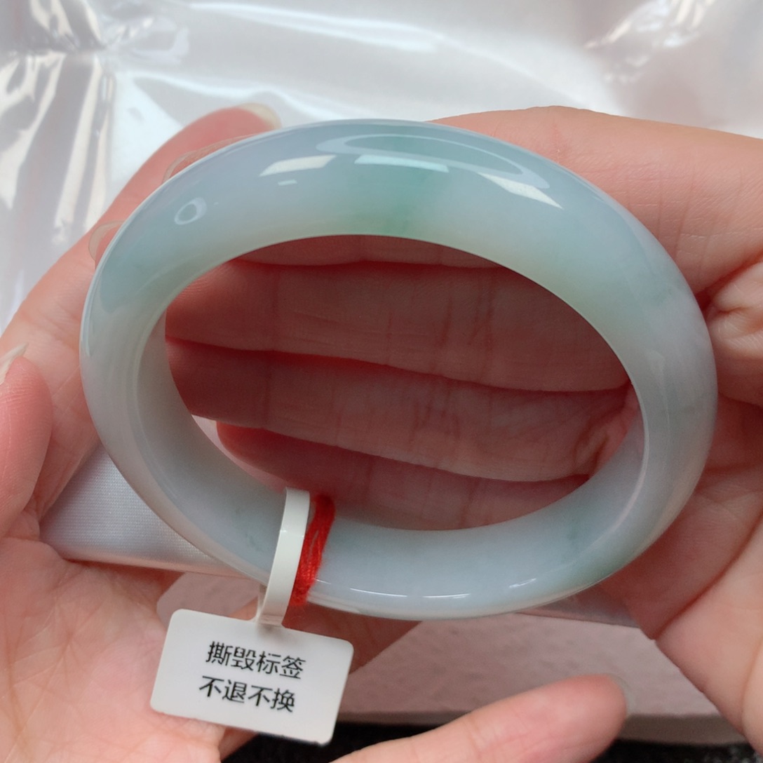 翡翠手镯未镶嵌56圈