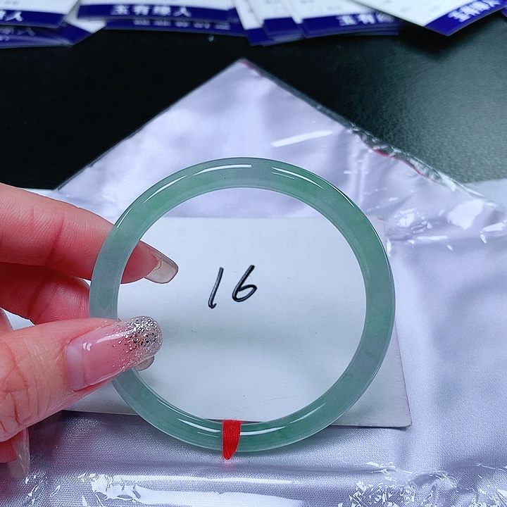 翡翠手镯（圆镯）未镶嵌