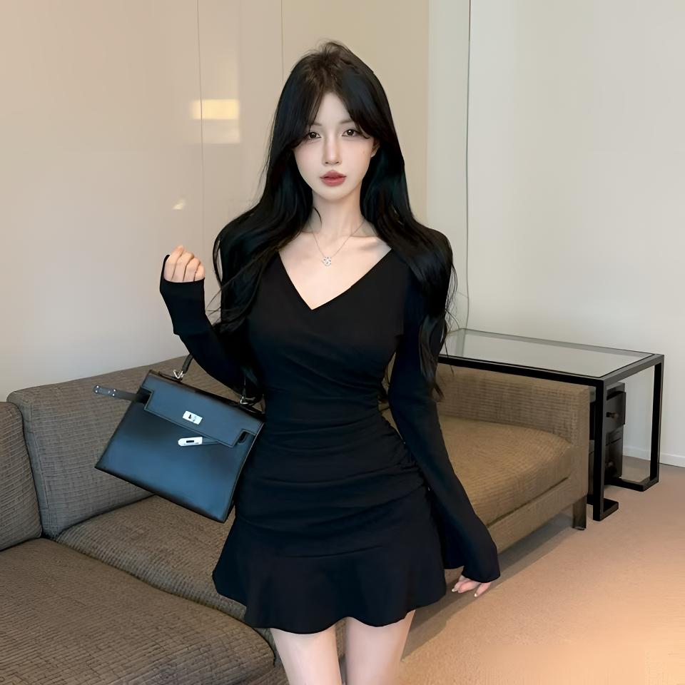 辣妹性感荷叶边长袖小黑裙收腰气质显瘦打底褶皱短款A字连衣裙女