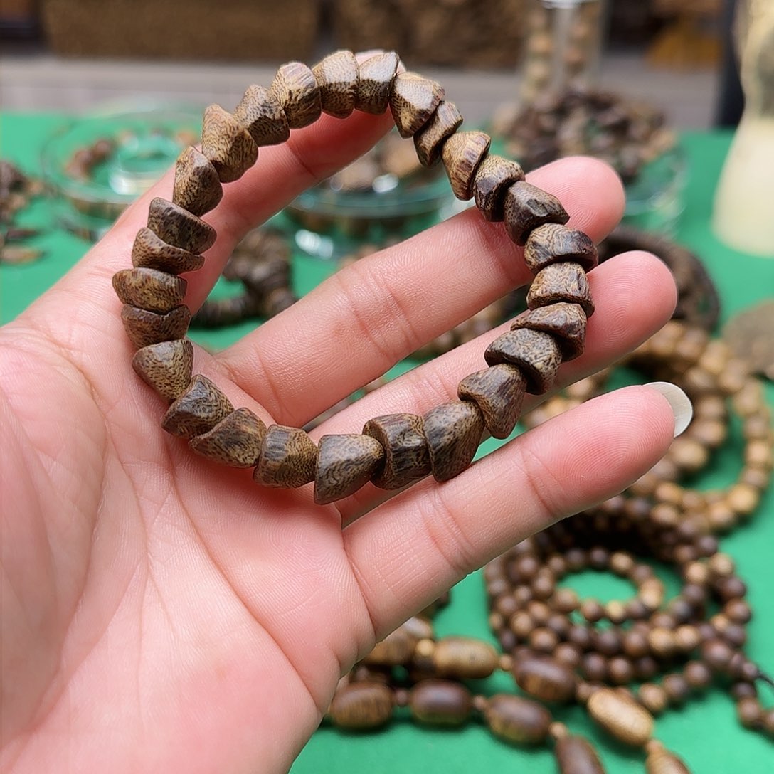 沉香手串碎**歌海南白棋