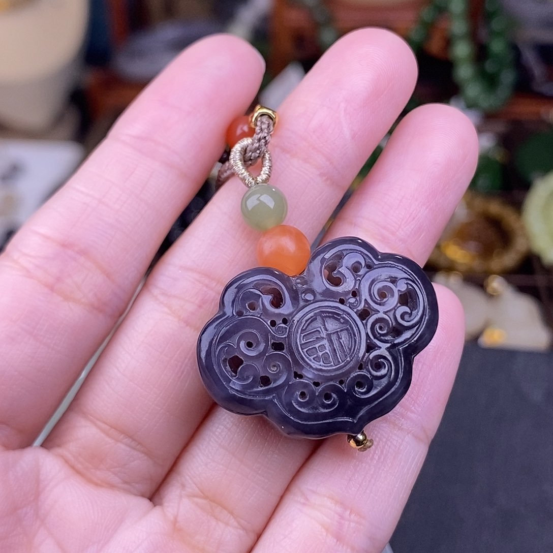 和田玉浓烟紫老料香囊清货价吊坠未镶嵌