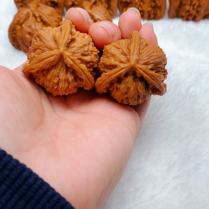 壮***文玩核桃吊坠三棱