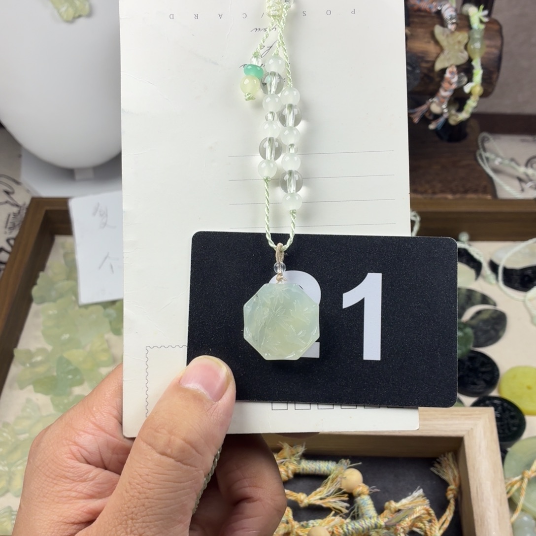 蛇纹石玉合金吊坠