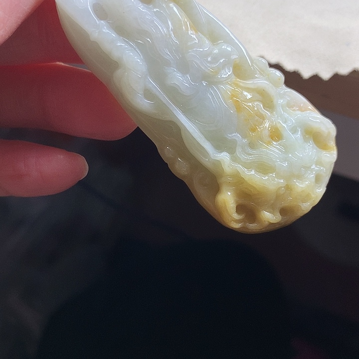 翡翠颈饰未镶嵌吊坠