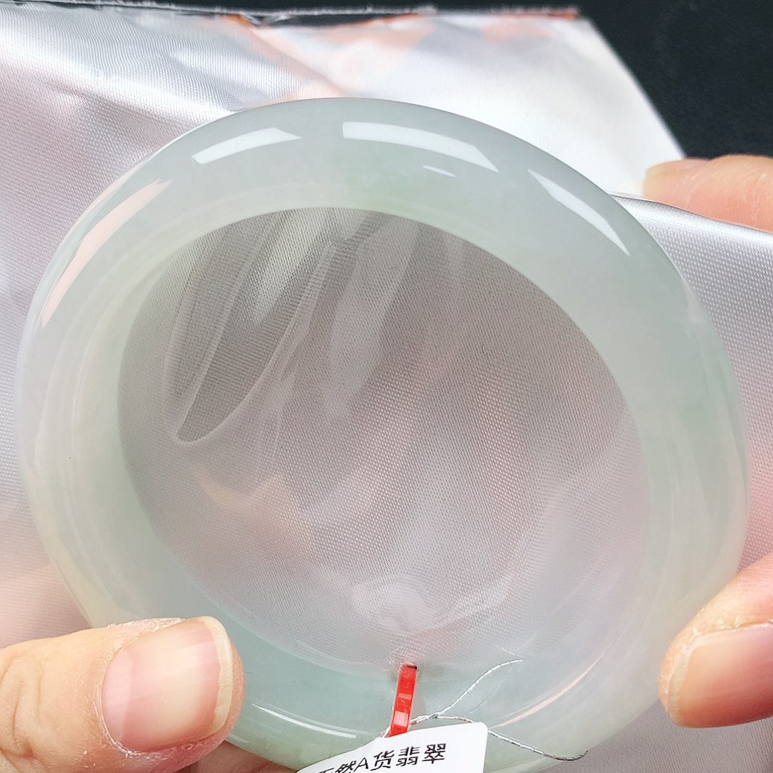 翡翠手镯未镶嵌60圈